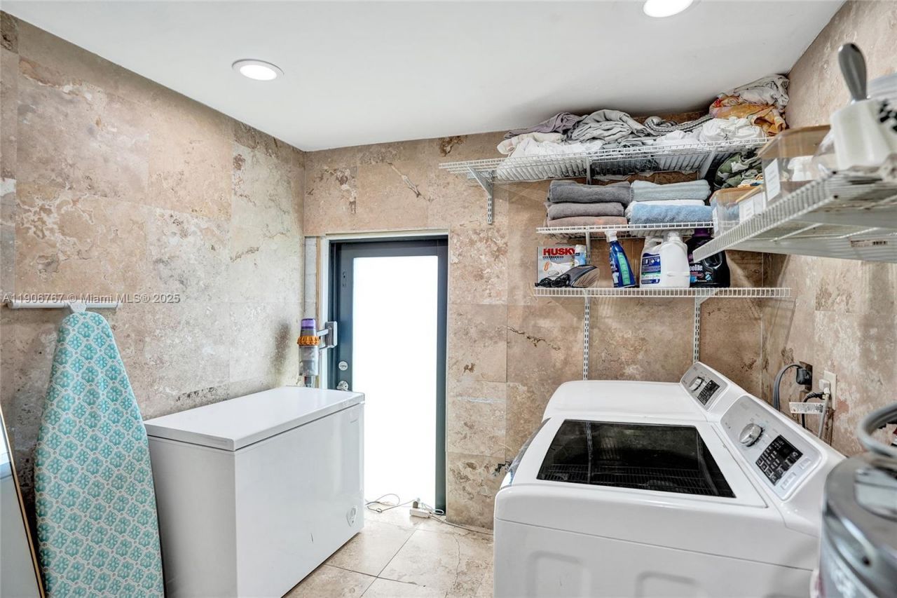 9350 NW 43rd Mnr, Sunrise, FL 33351 Photo