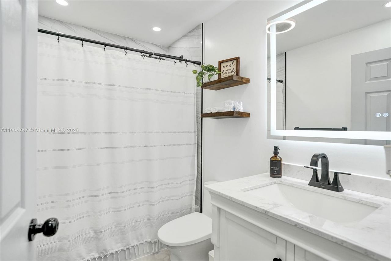 9350 NW 43rd Mnr, Sunrise, FL 33351 Photo