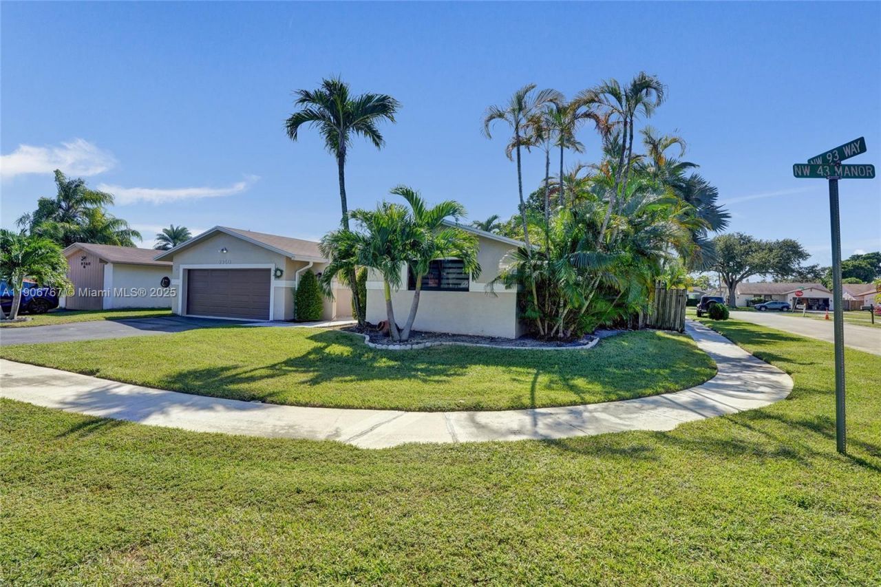 9350 NW 43rd Mnr, Sunrise, FL 33351 Photo