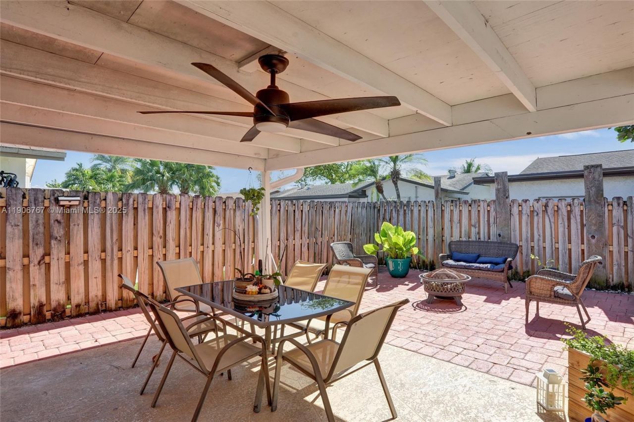 9350 NW 43rd Mnr, Sunrise, FL 33351 Photo