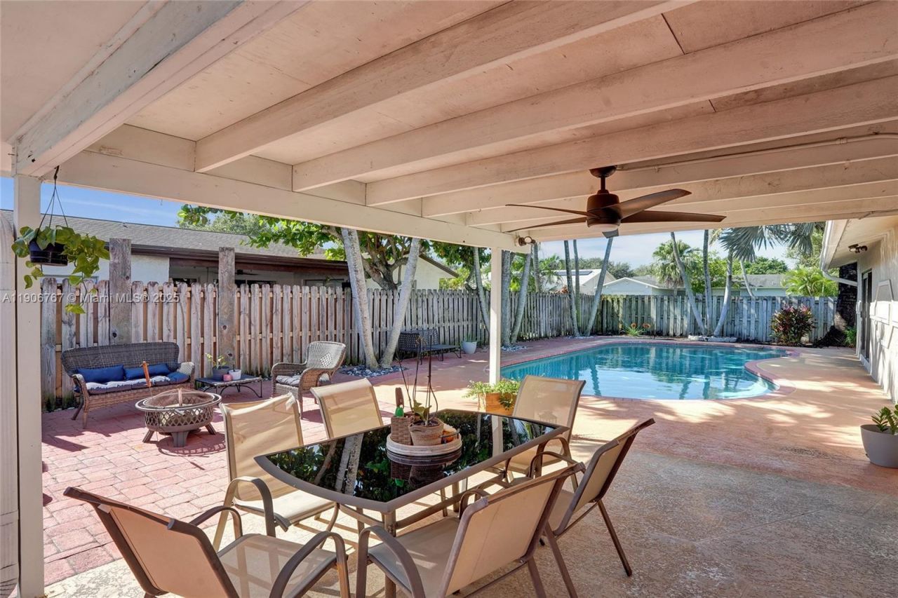 9350 NW 43rd Mnr, Sunrise, FL 33351 Photo