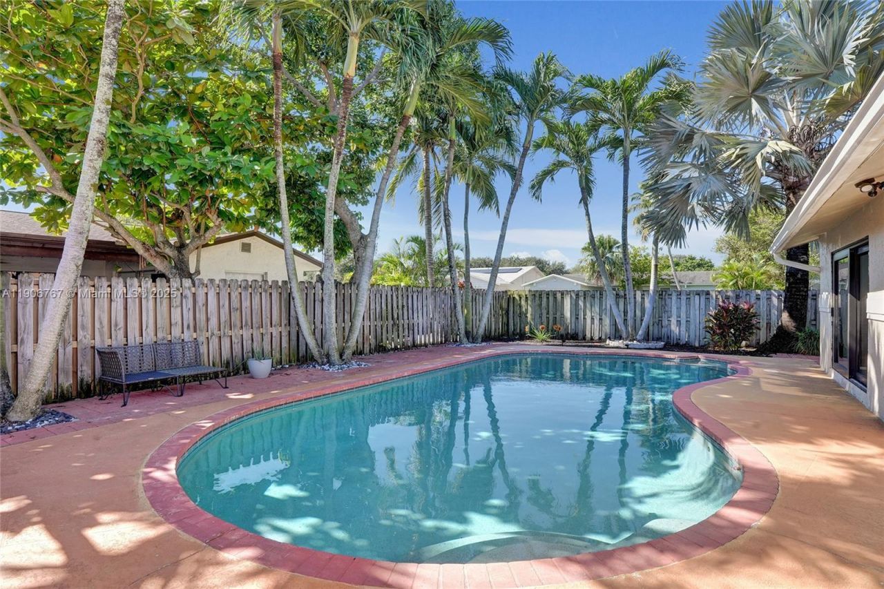 9350 NW 43rd Mnr, Sunrise, FL 33351 Photo