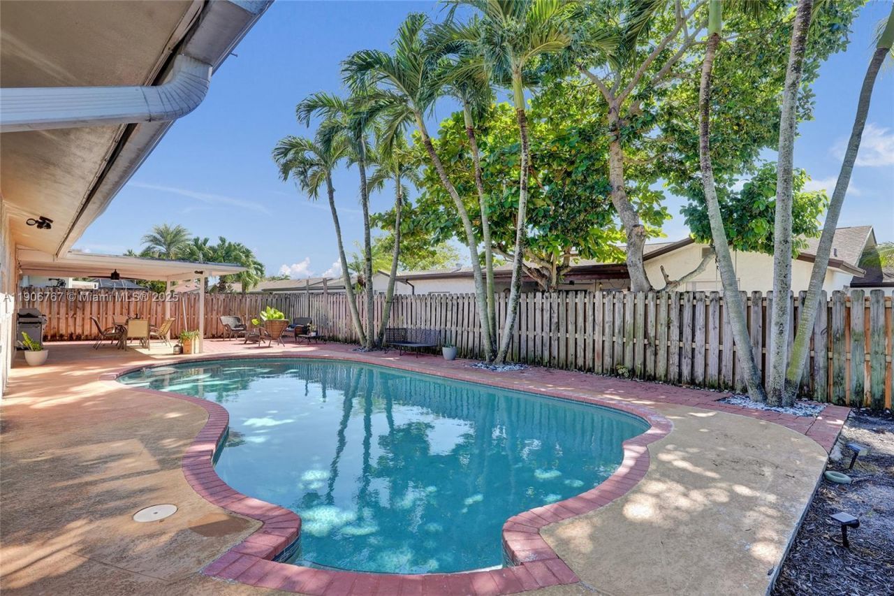 9350 NW 43rd Mnr, Sunrise, FL 33351 Photo