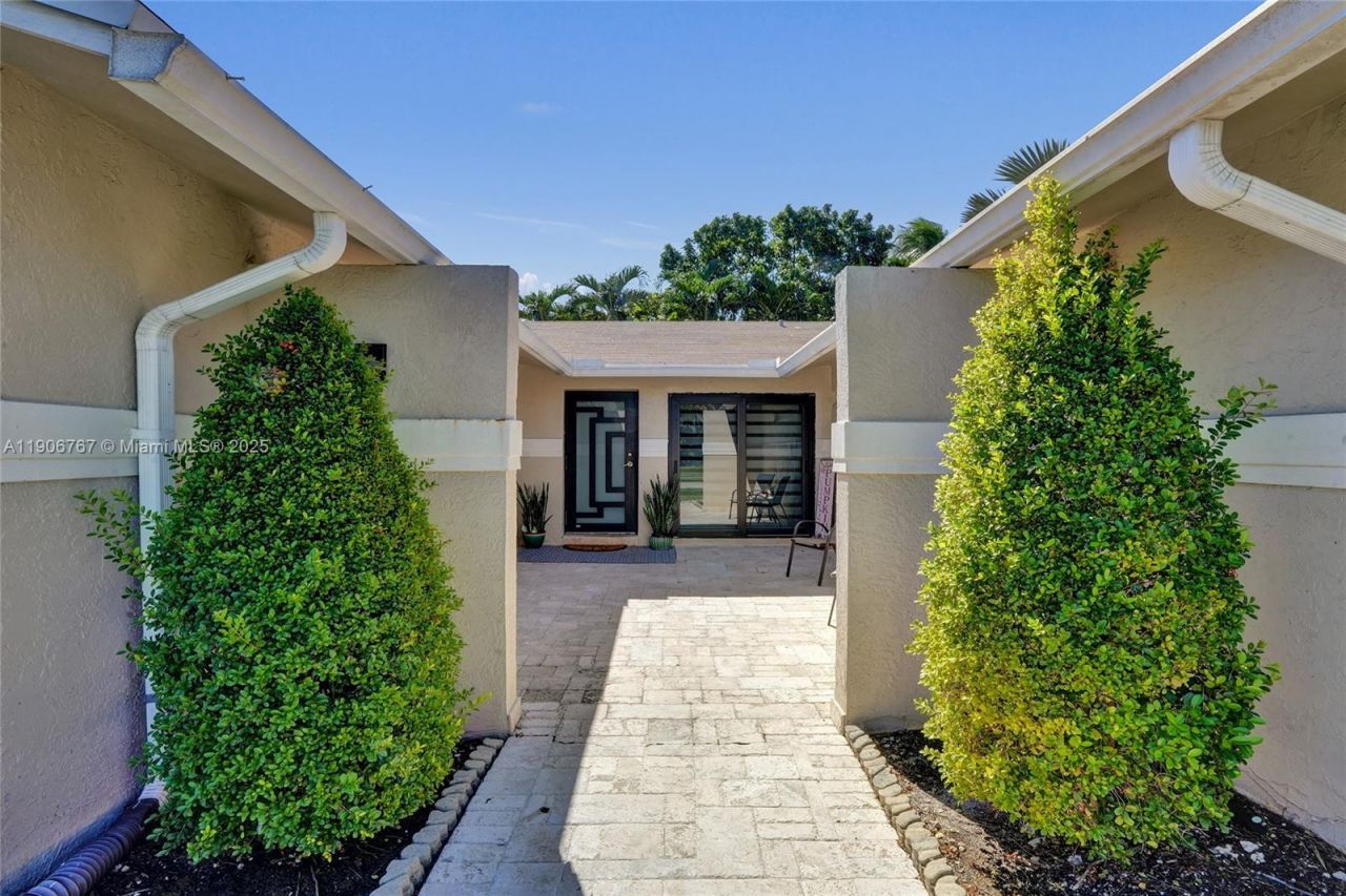 9350 NW 43rd Mnr, Sunrise, FL 33351 Photo