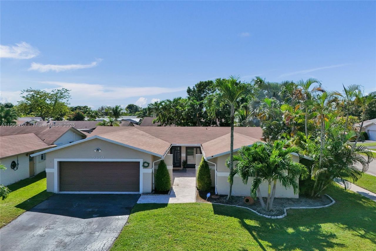 9350 NW 43rd Mnr, Sunrise, FL 33351 Photo