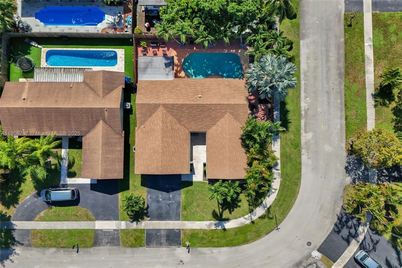 9350 NW 43rd Mnr, Sunrise, FL 33351 Photo