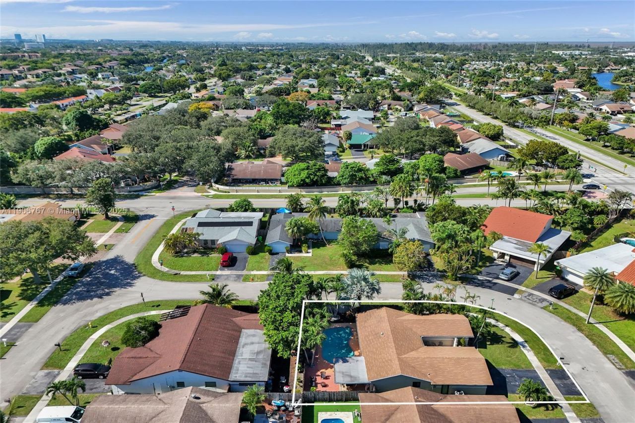 9350 NW 43rd Mnr, Sunrise, FL 33351 Photo