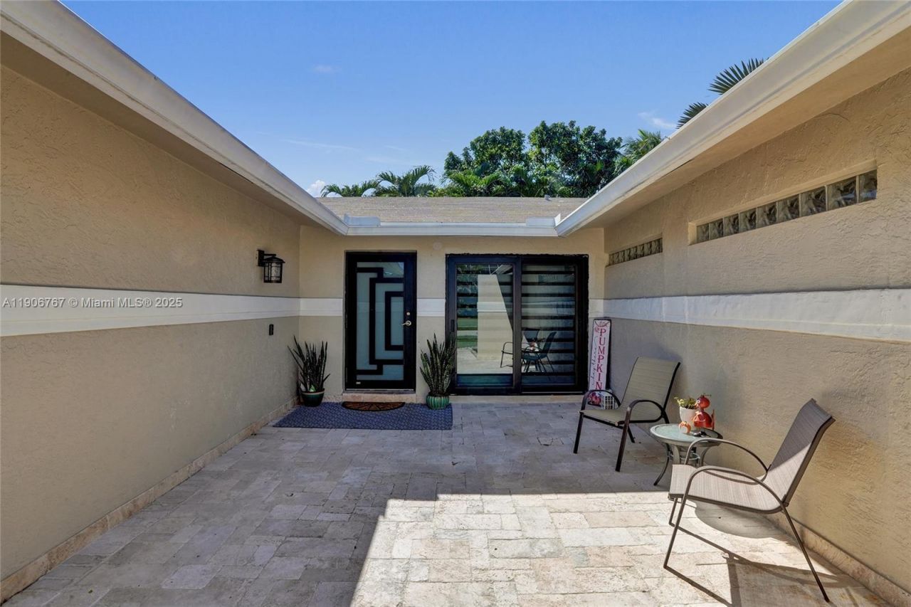 9350 NW 43rd Mnr, Sunrise, FL 33351 Photo
