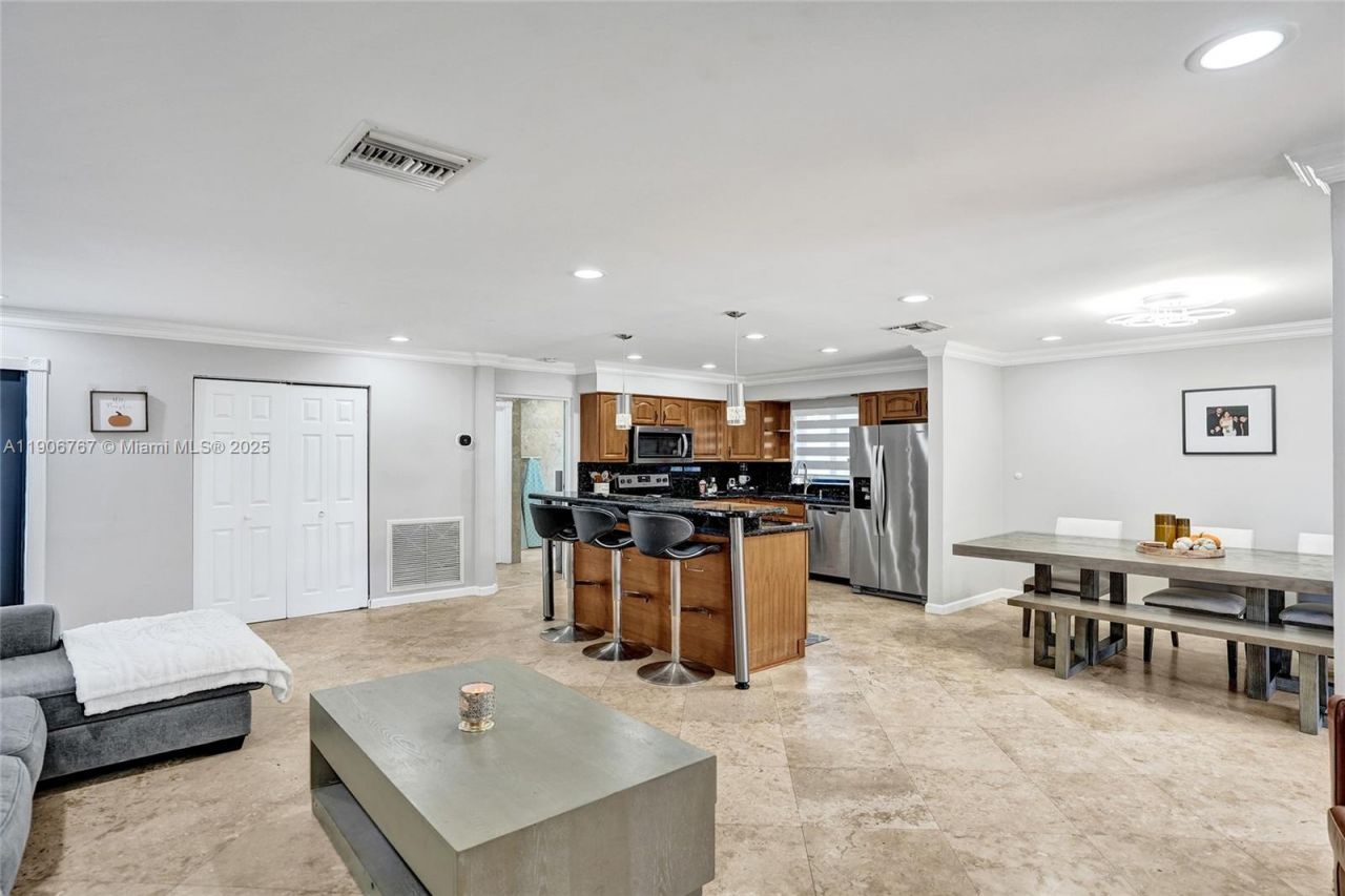 9350 NW 43rd Mnr, Sunrise, FL 33351 Photo