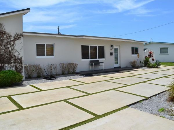 3221 SW 93rd Pl, Miami, FL 33165