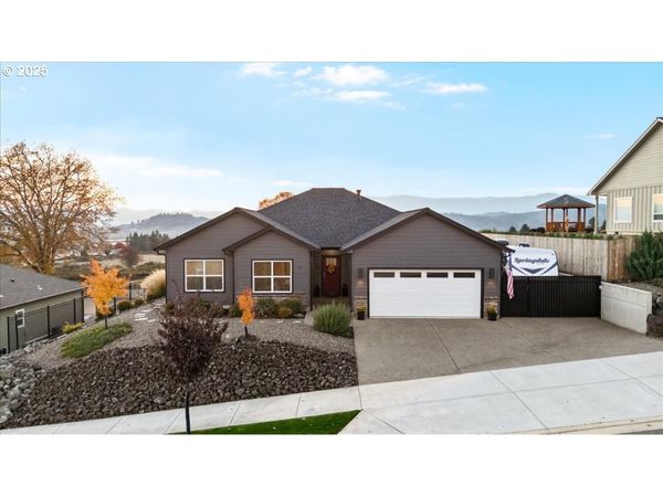 811 PEBBLE CREEK ST, Sutherlin, OR 97479