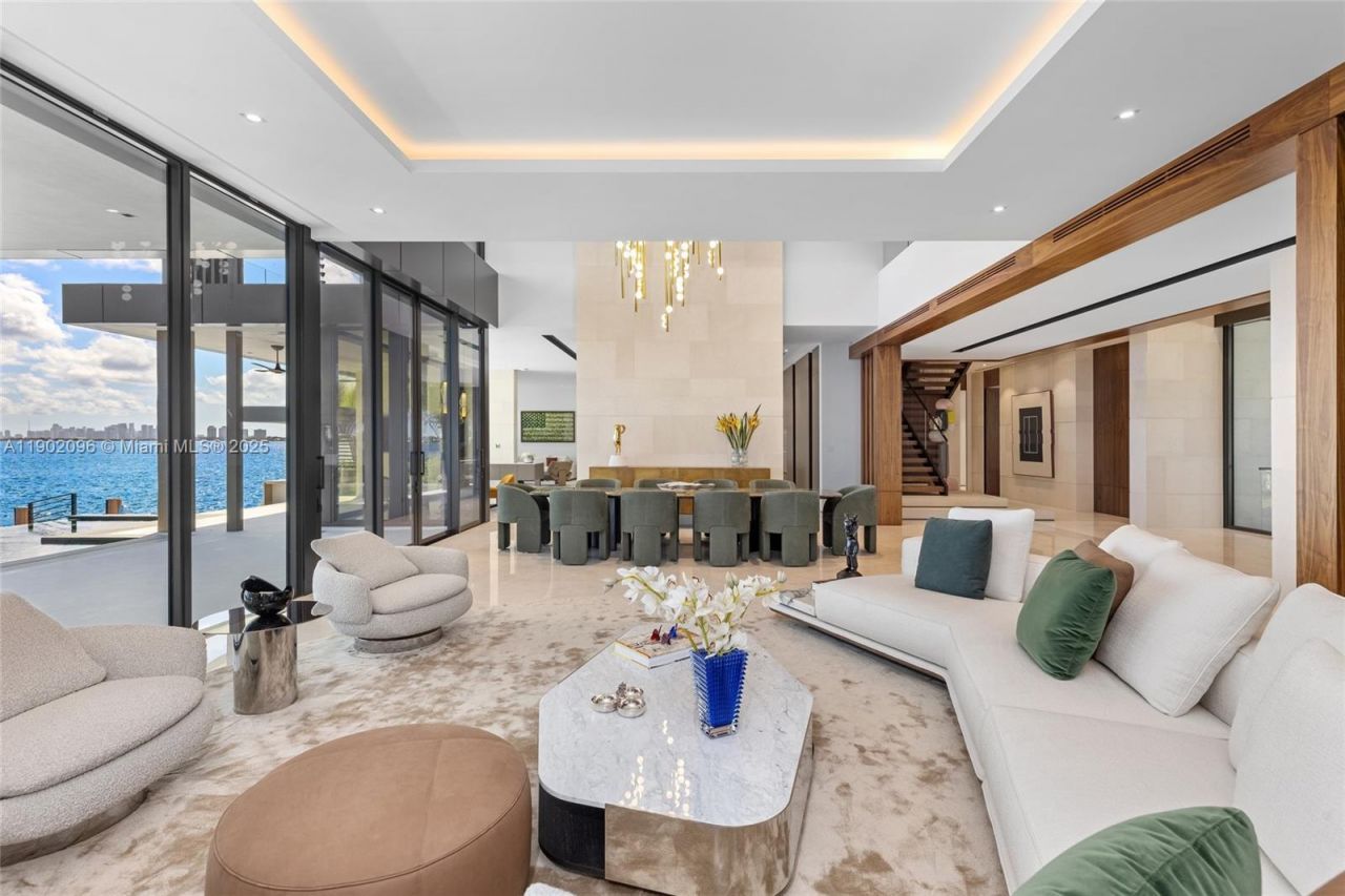 11404 N Bayshore Dr, North Miami, FL 33181 Photo