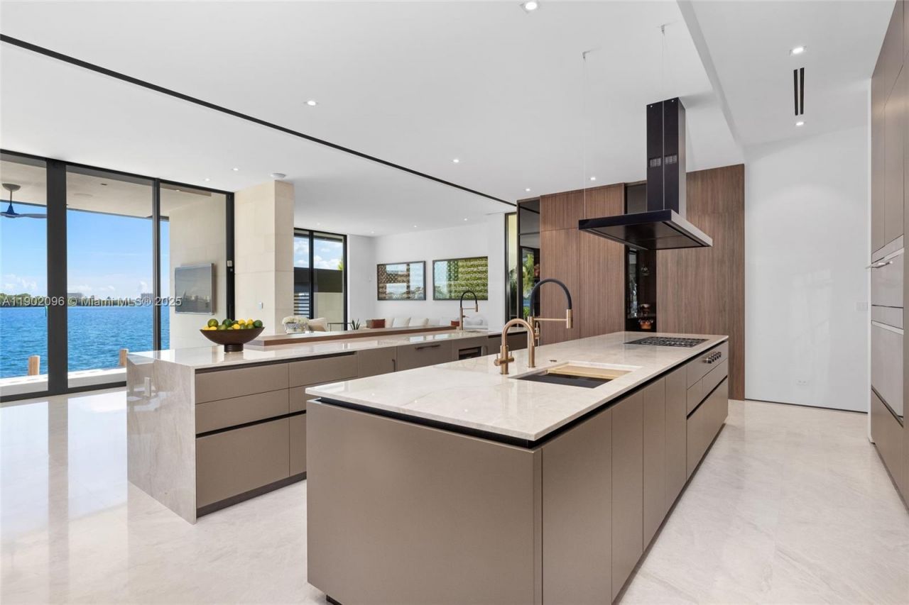 11404 N Bayshore Dr, North Miami, FL 33181 Photo