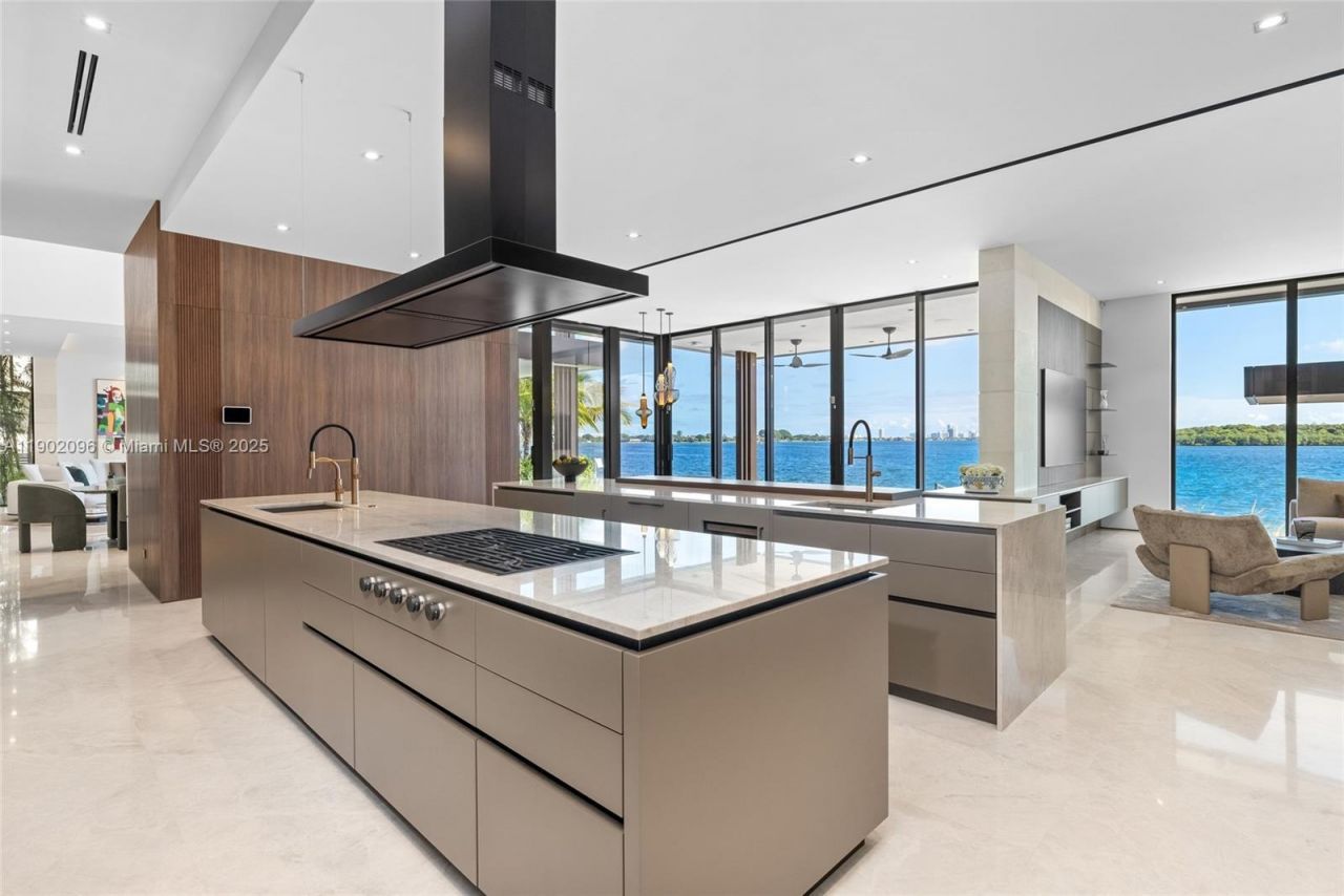 11404 N Bayshore Dr, North Miami, FL 33181 Photo