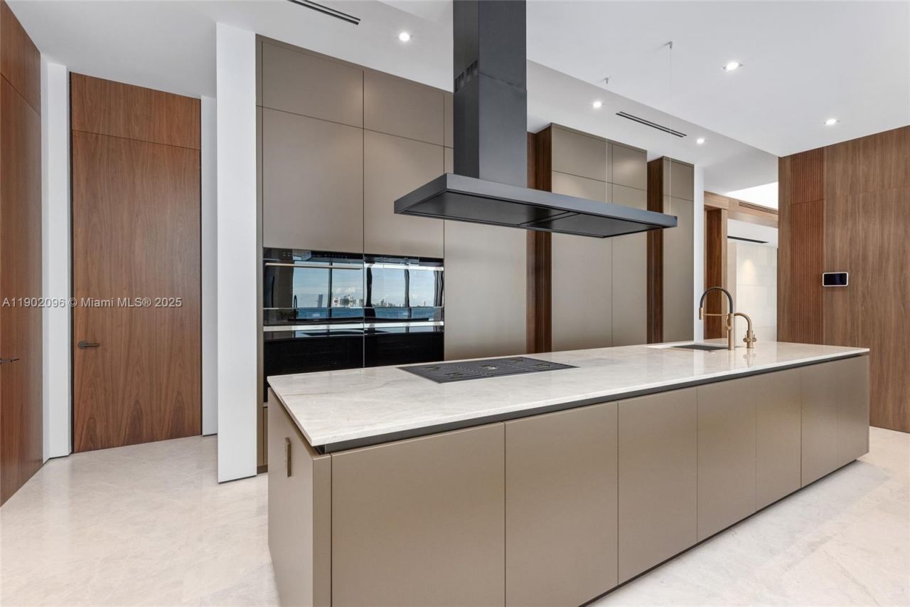 11404 N Bayshore Dr, North Miami, FL 33181 Photo