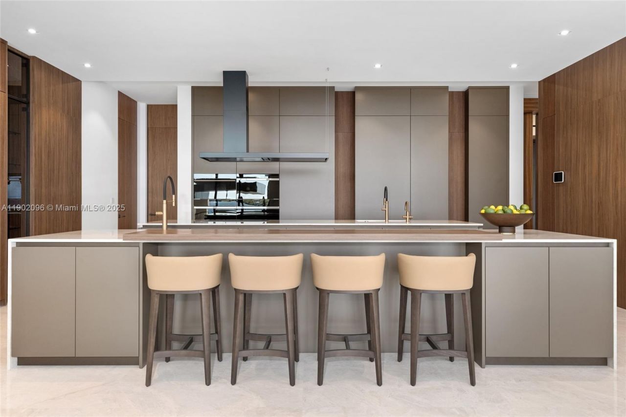 11404 N Bayshore Dr, North Miami, FL 33181 Photo