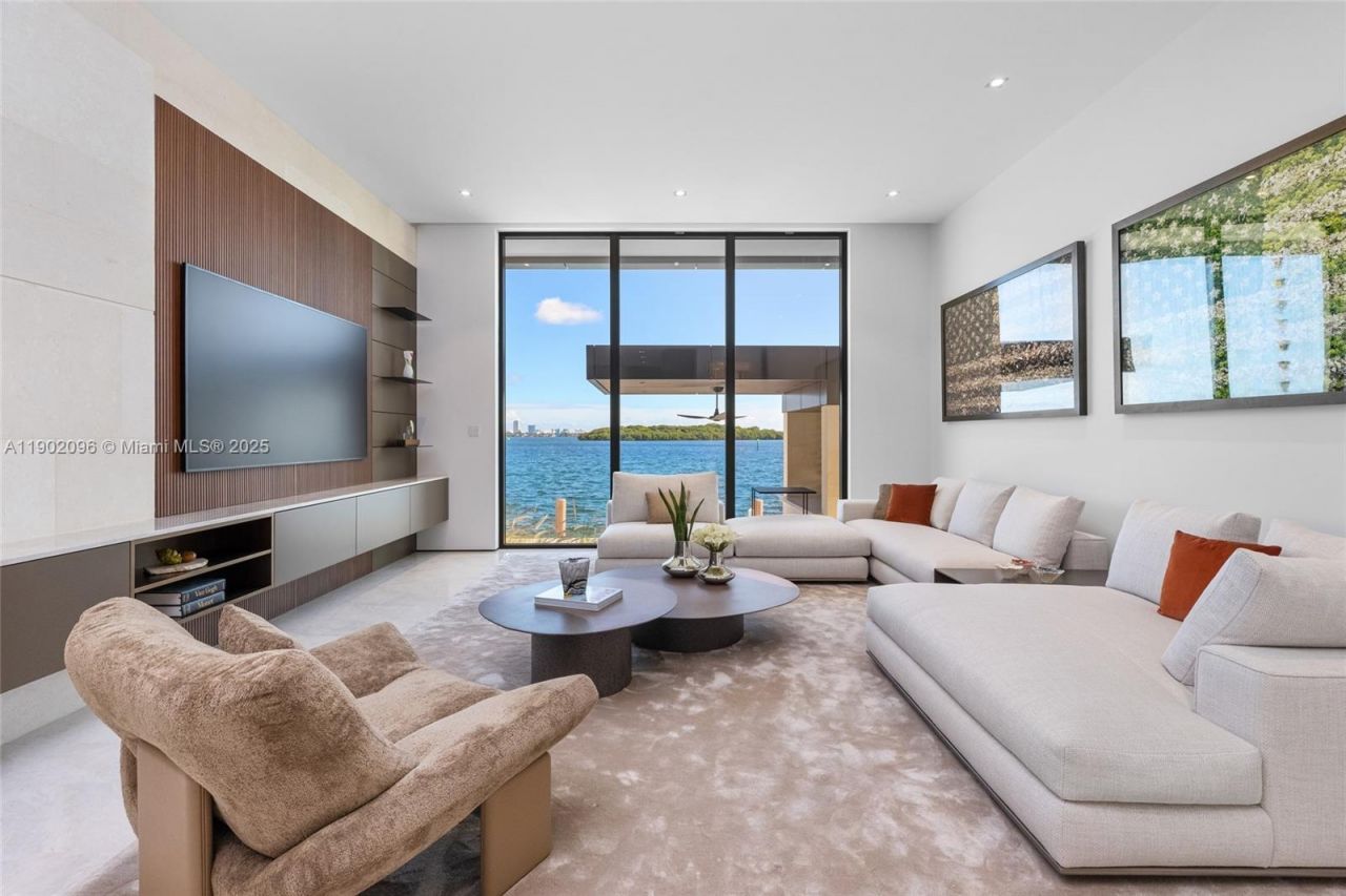 11404 N Bayshore Dr, North Miami, FL 33181 Photo