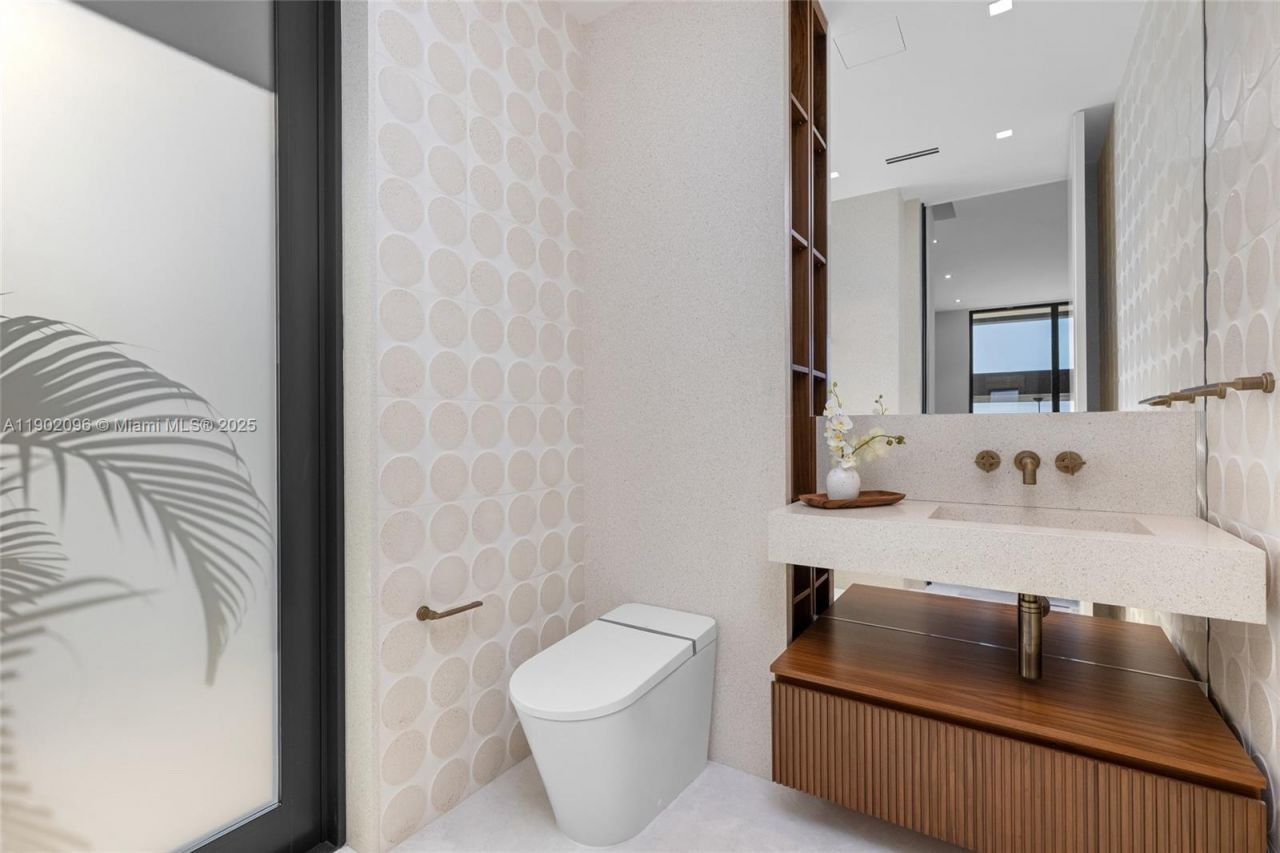 11404 N Bayshore Dr, North Miami, FL 33181 Photo