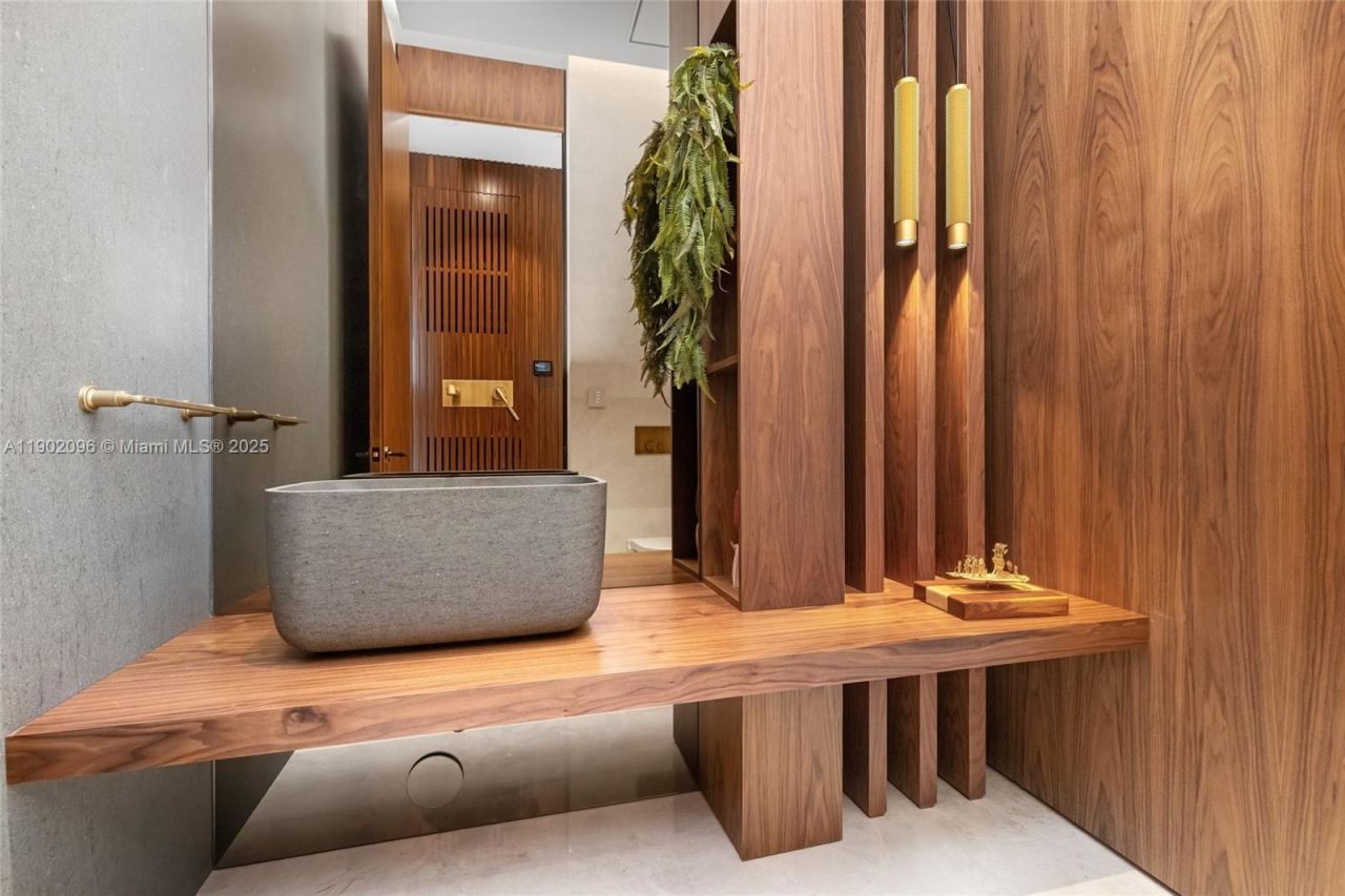 11404 N Bayshore Dr, North Miami, FL 33181 Photo