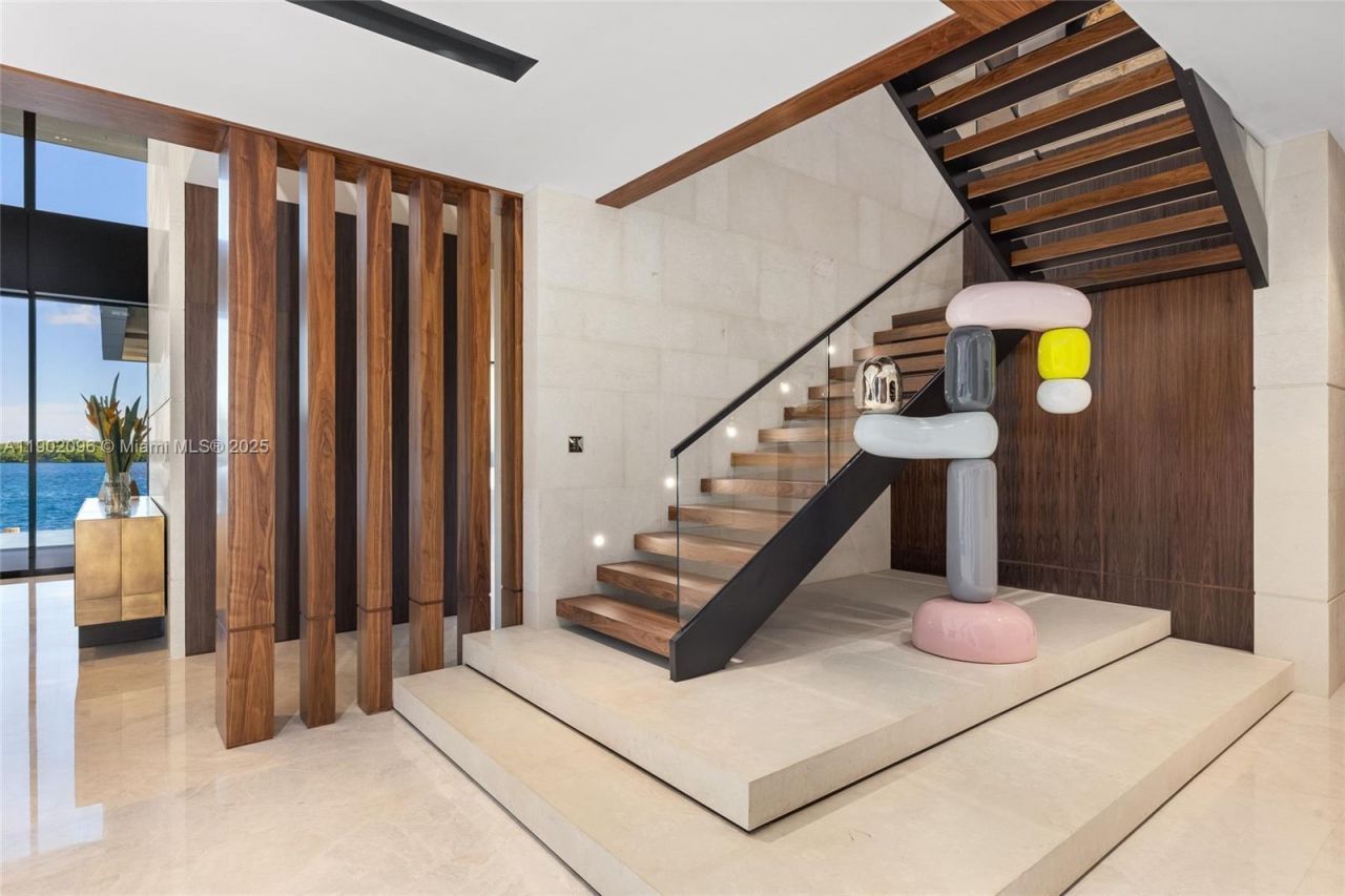 11404 N Bayshore Dr, North Miami, FL 33181 Photo