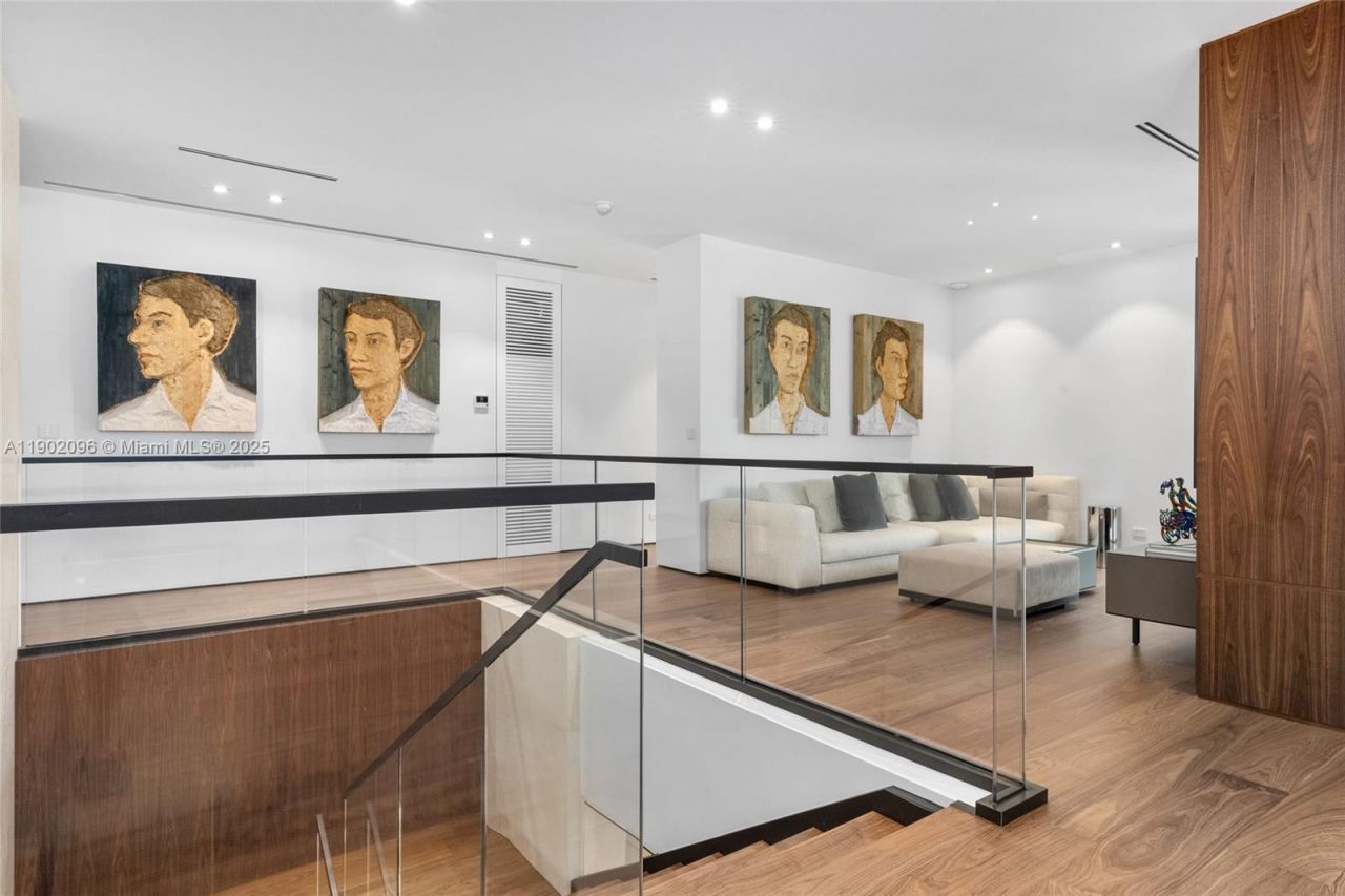 11404 N Bayshore Dr, North Miami, FL 33181 Photo