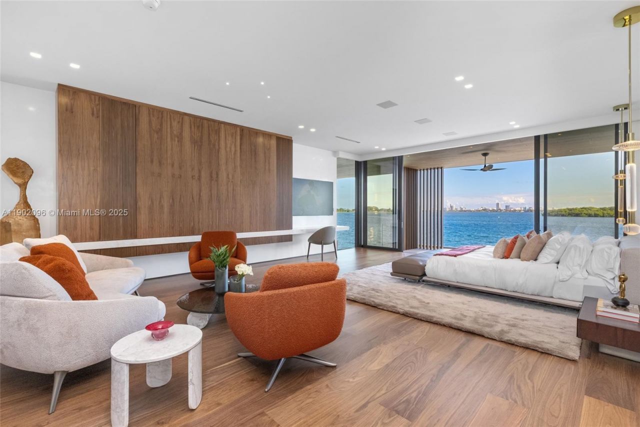 11404 N Bayshore Dr, North Miami, FL 33181 Photo