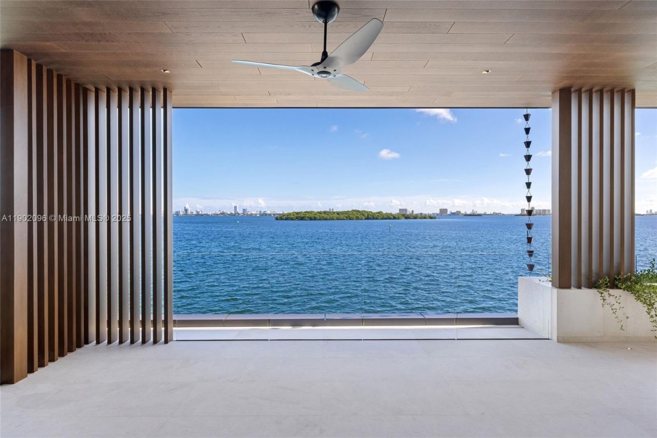 11404 N Bayshore Dr, North Miami, FL 33181 Photo