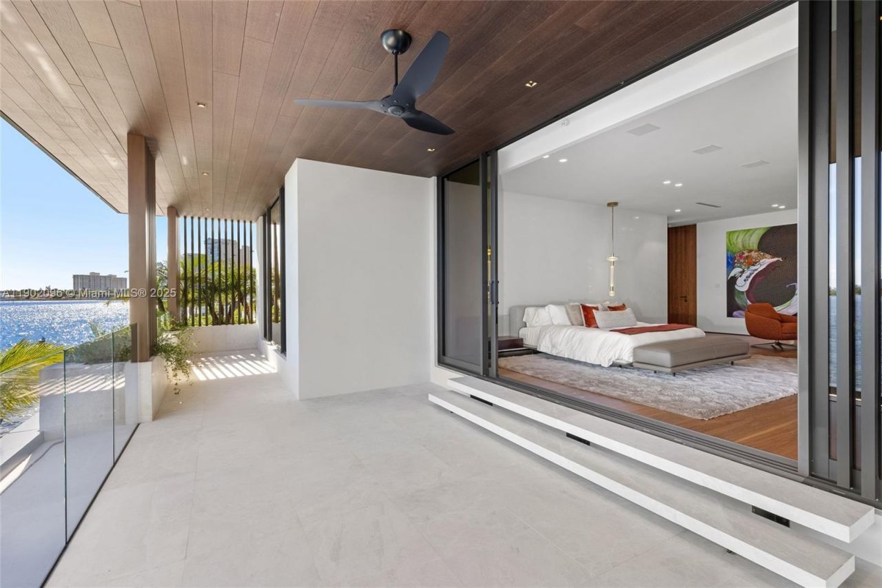 11404 N Bayshore Dr, North Miami, FL 33181 Photo