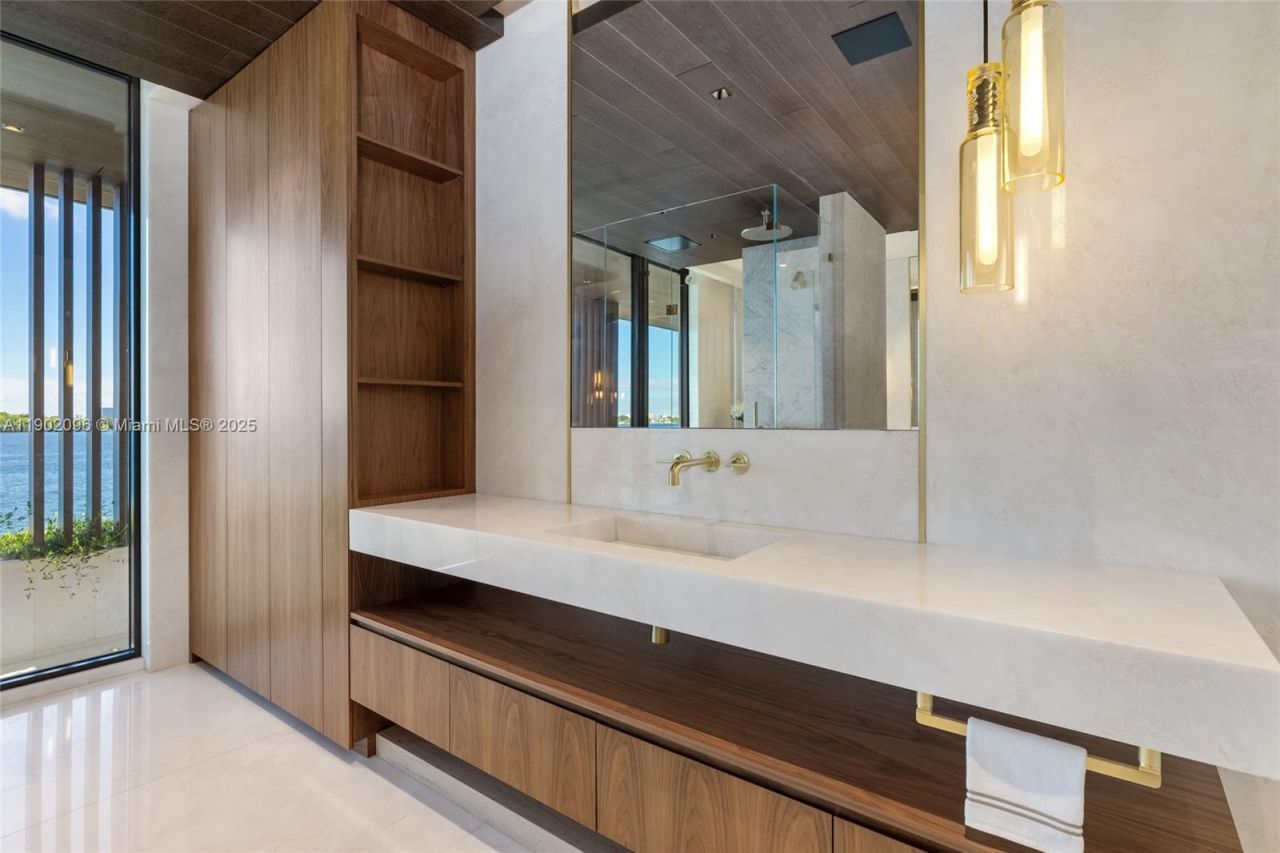 11404 N Bayshore Dr, North Miami, FL 33181 Photo