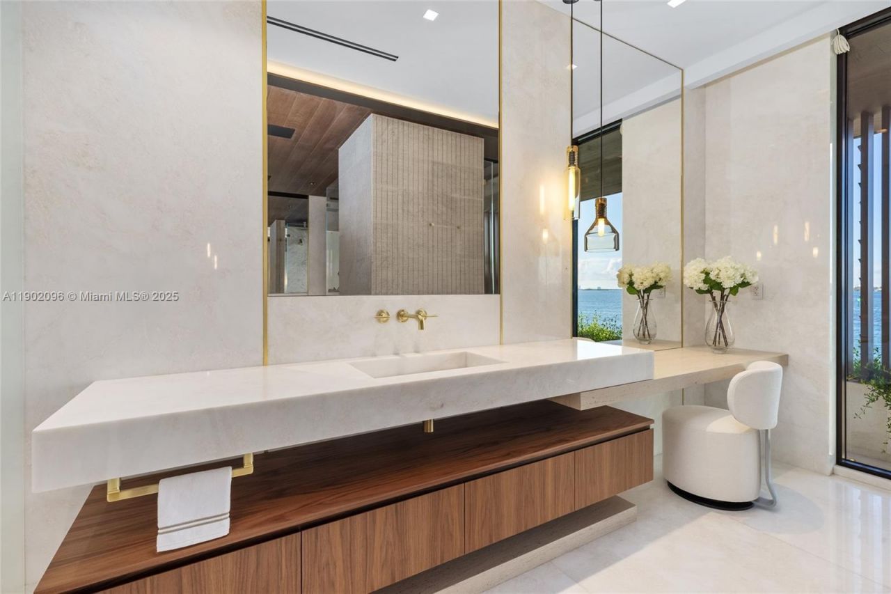 11404 N Bayshore Dr, North Miami, FL 33181 Photo