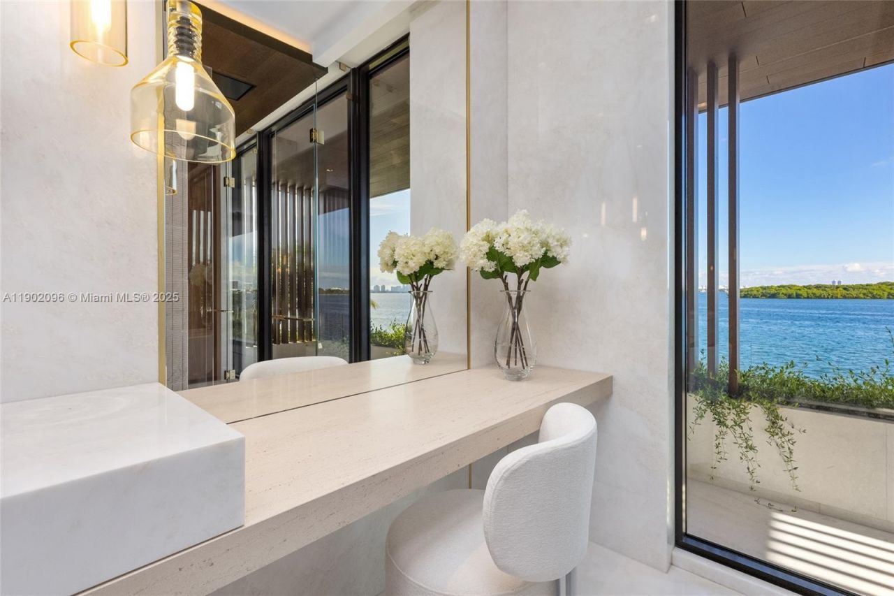 11404 N Bayshore Dr, North Miami, FL 33181 Photo