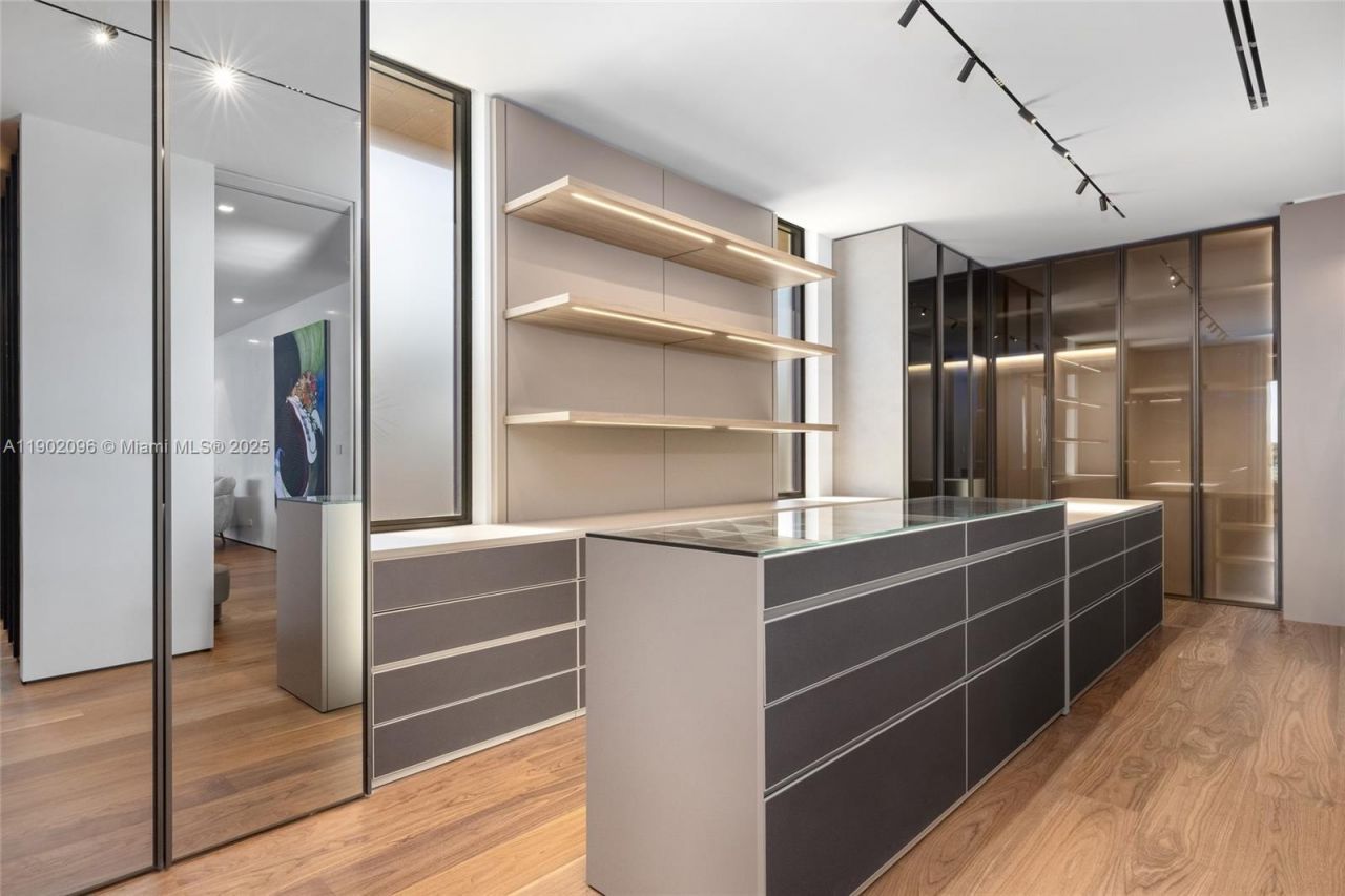 11404 N Bayshore Dr, North Miami, FL 33181 Photo