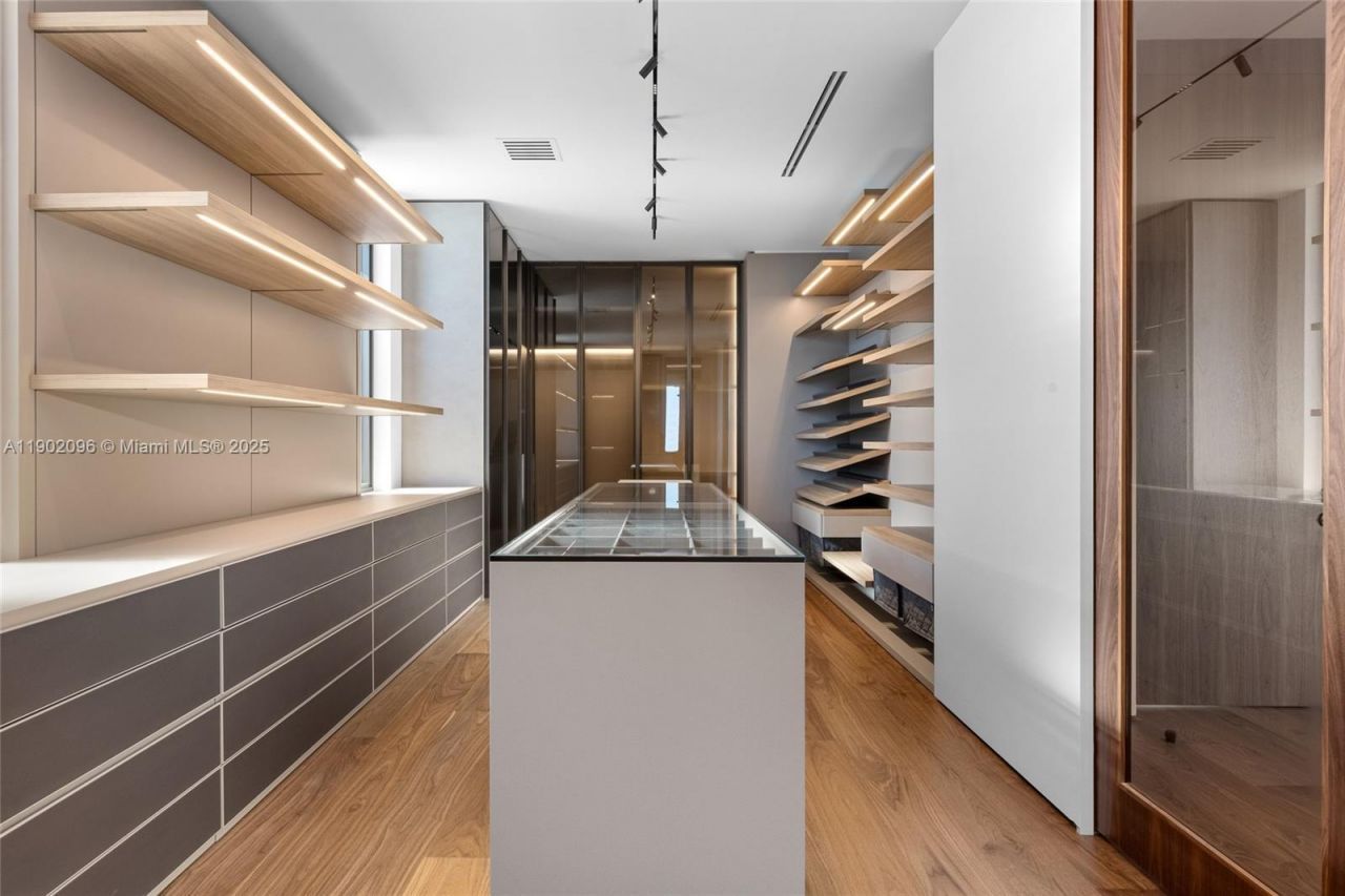 11404 N Bayshore Dr, North Miami, FL 33181 Photo