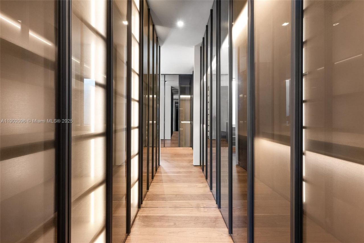 11404 N Bayshore Dr, North Miami, FL 33181 Photo