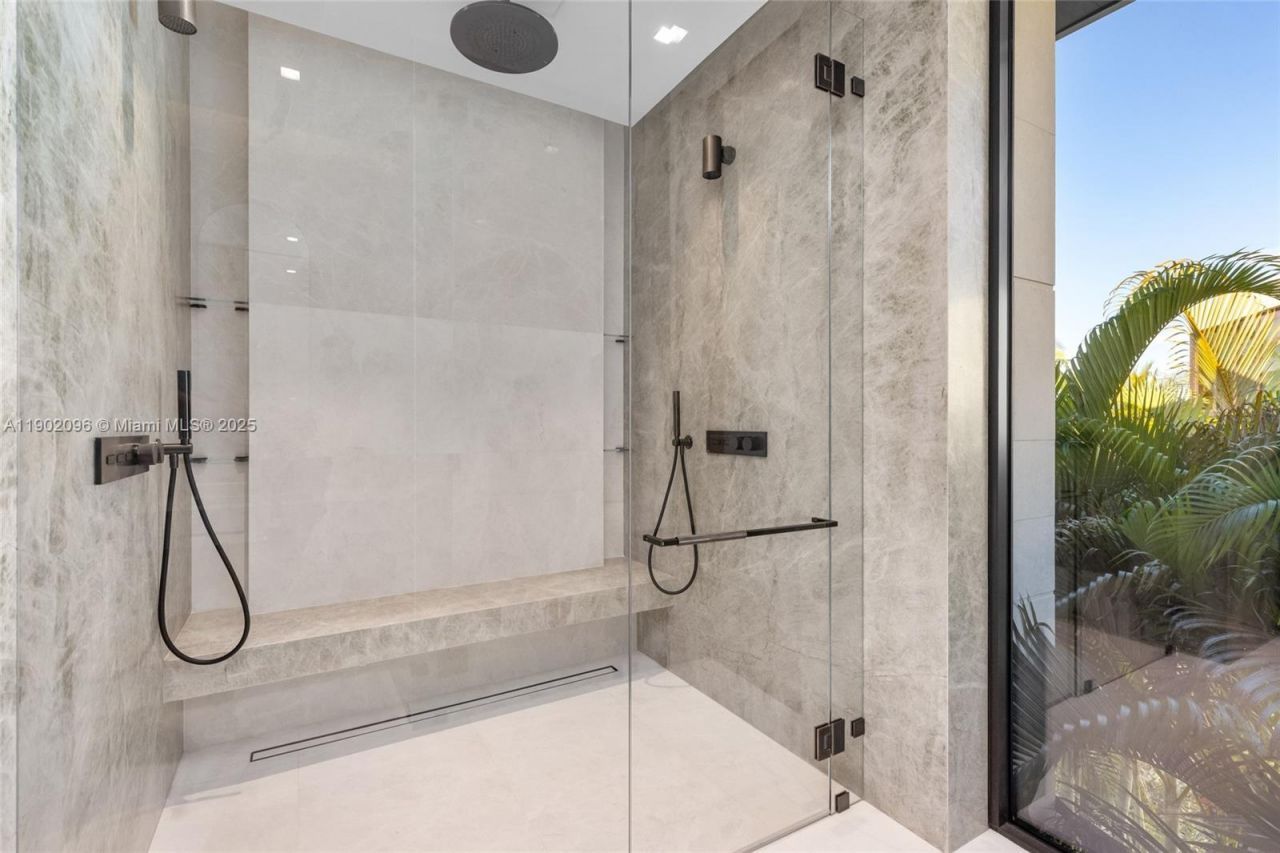 11404 N Bayshore Dr, North Miami, FL 33181 Photo