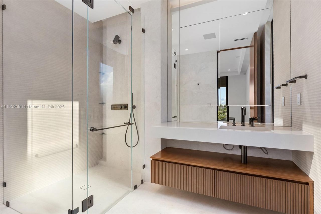 11404 N Bayshore Dr, North Miami, FL 33181 Photo