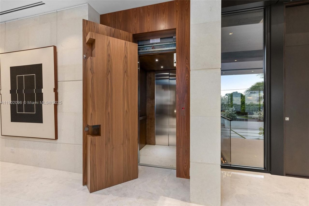 11404 N Bayshore Dr, North Miami, FL 33181 Photo