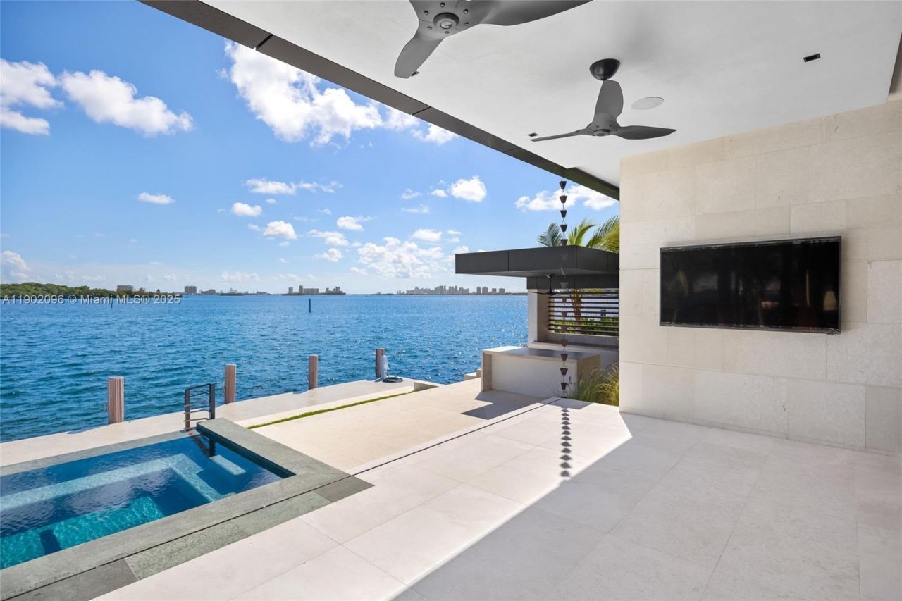 11404 N Bayshore Dr, North Miami, FL 33181 Photo