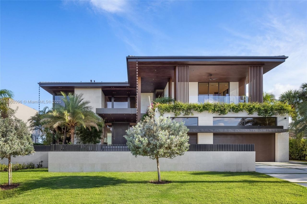 11404 N Bayshore Dr, North Miami, FL 33181 Photo