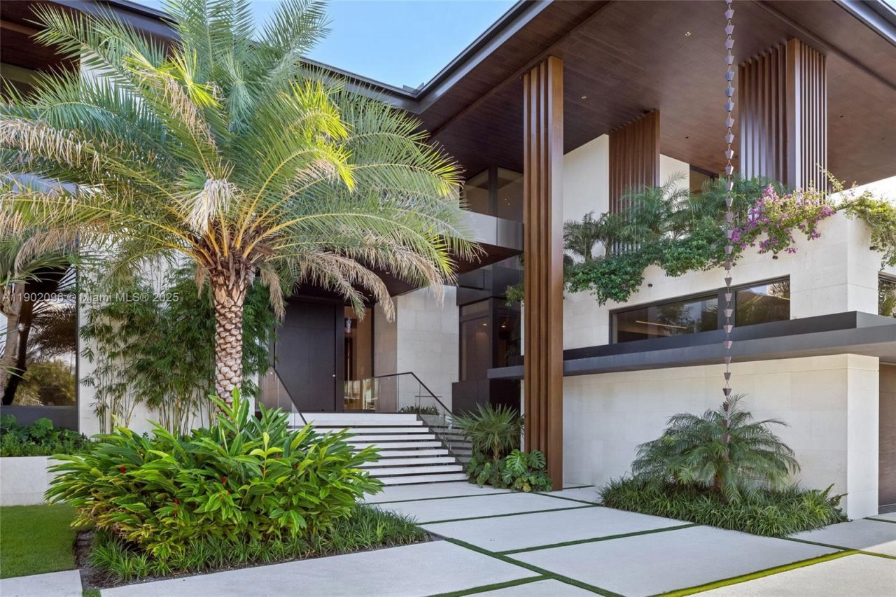 11404 N Bayshore Dr, North Miami, FL 33181 Photo