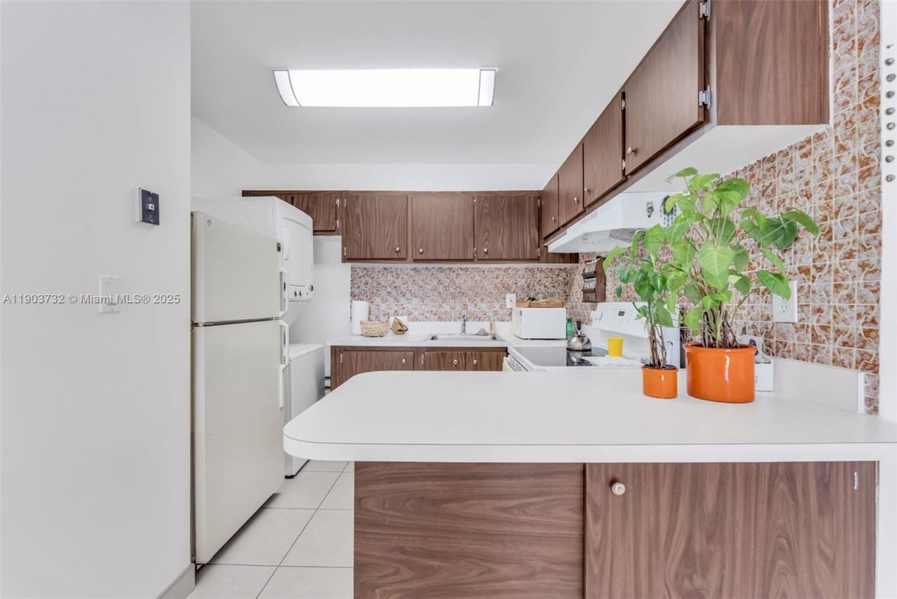 3661 SW 9th Ter, Unit 402, Miami, FL 33135 Photo