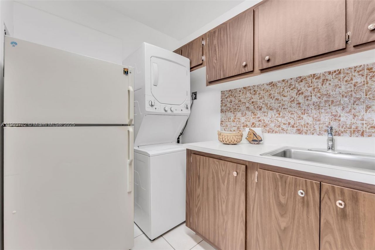 3661 SW 9th Ter, Unit 402, Miami, FL 33135 Photo