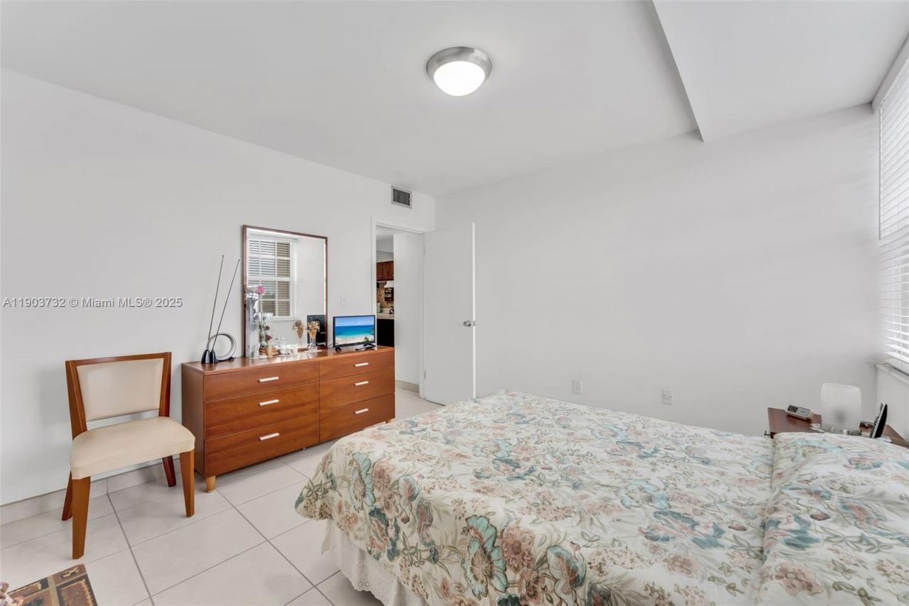 3661 SW 9th Ter, Unit 402, Miami, FL 33135 Photo