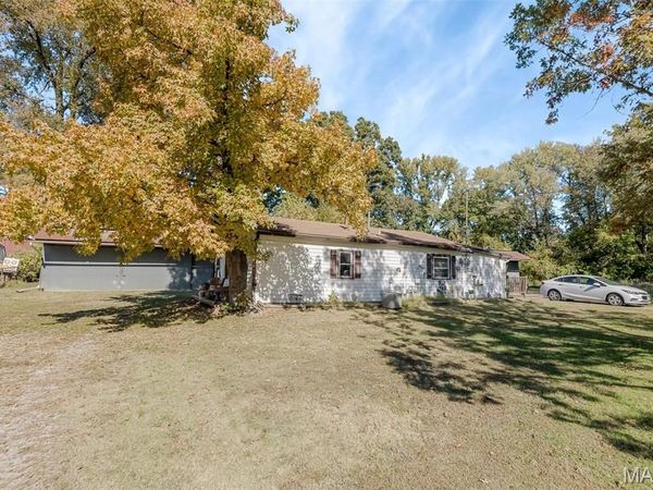 2264 W Frank Scott Parkway, Belleville, IL 62223