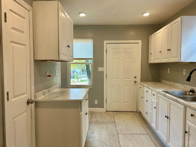 1613 Wyoming Avenue, Cincinnati, OH 45205 Photo 3