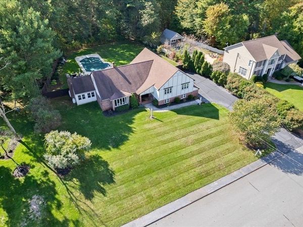 84 Diniz Dr, Raynham, MA 02767