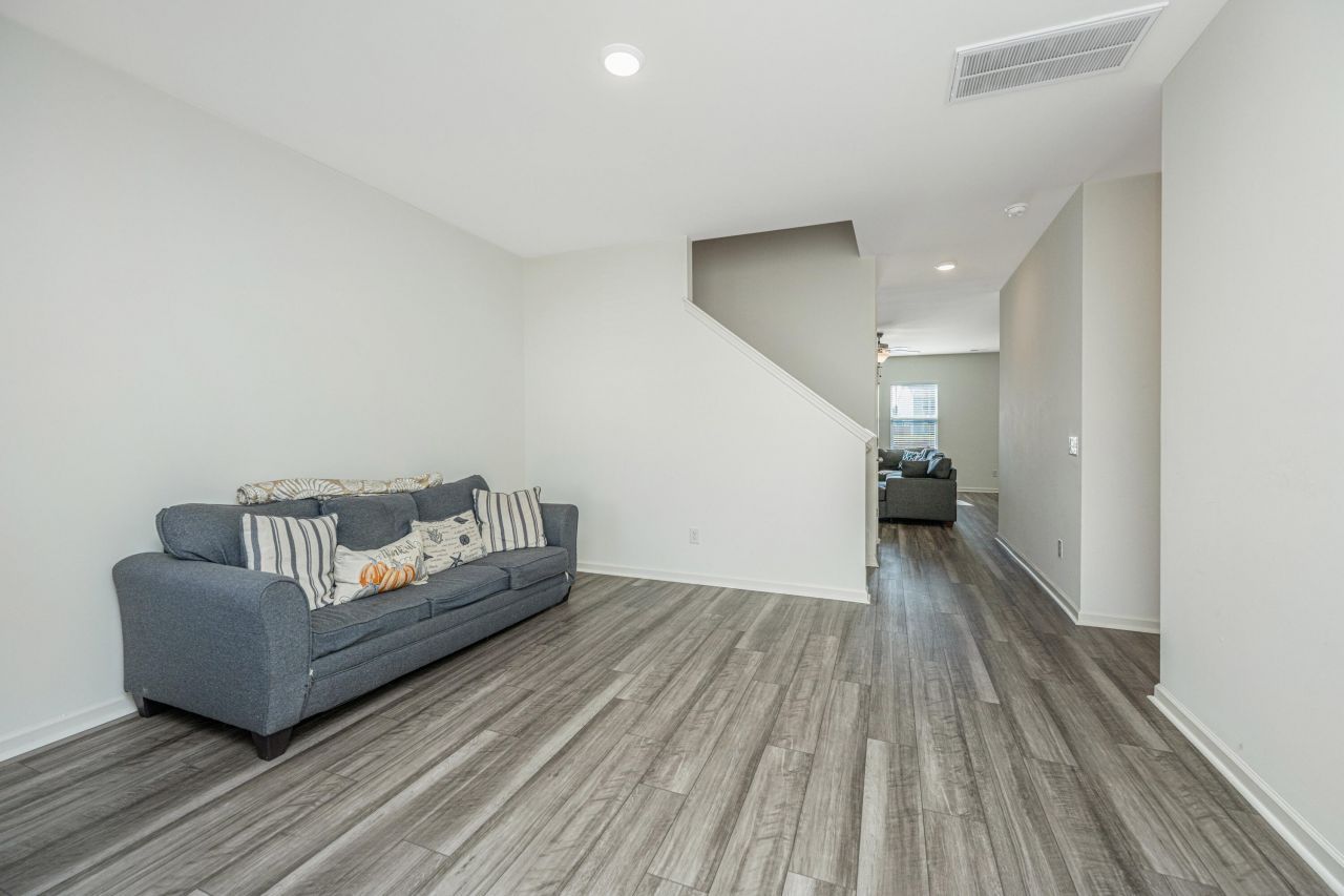 583 Polaris Way Photo 7