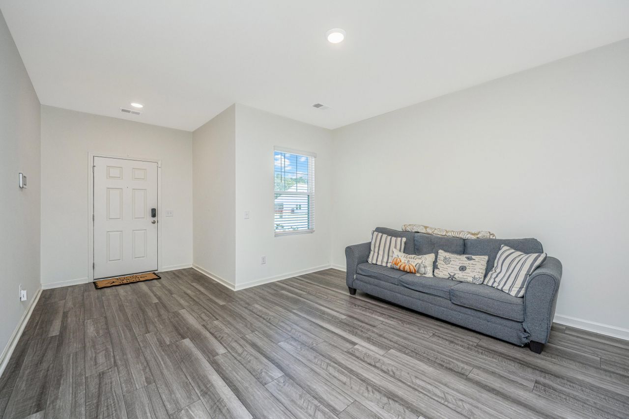 583 Polaris Way Photo 8