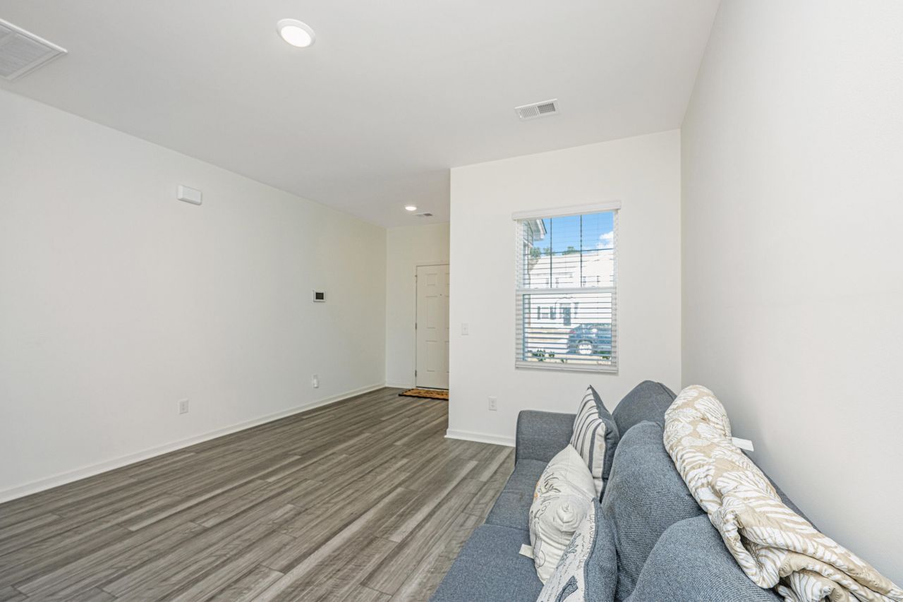 583 Polaris Way Photo 9