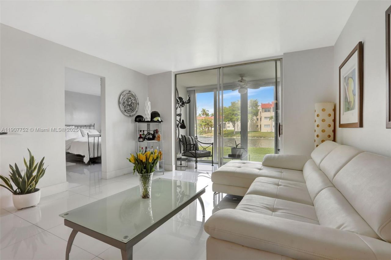 2931 E Sunrise Lakes Dr, Unit 109, Sunrise, FL 33322 Photo